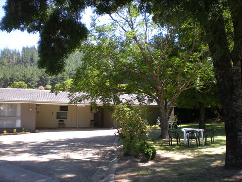 Willow Dene Holiday Apartments - Accommodation Daintree 12