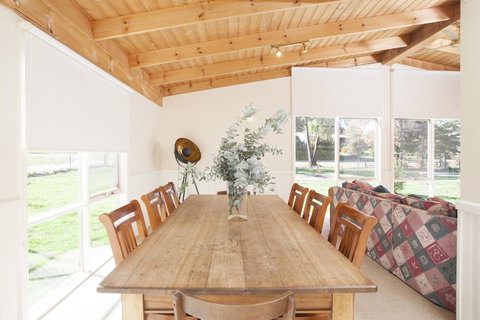 Beechworth Cedar Cottages - Accommodation Daintree 3