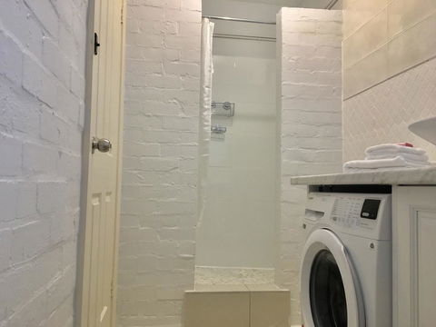 The Wheelhouse - 2BR Waterfront Apt In Town - Accommodation Daintree 14