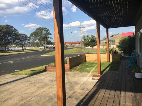 The Wheelhouse - 2BR Waterfront Apt In Town - Accommodation Daintree 18