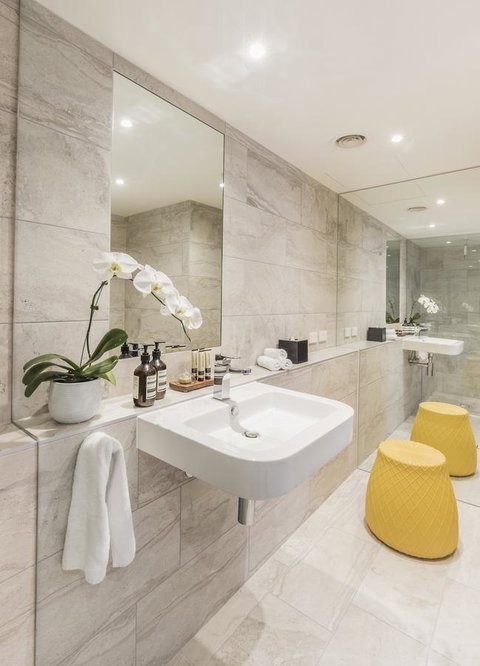 Quay West Suites Melbourne - Accommodation Daintree 4