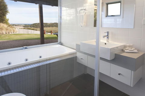 Anchors Port Campbell - Accommodation Daintree 5