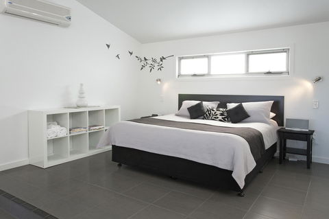 Anchors Port Campbell - Accommodation Daintree 9