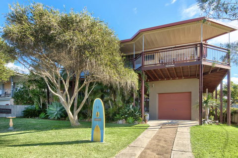 THE BOARDROOM ON BANKSIA - 11 Banksia Ave Bonny Hills - Accommodation Daintree 1
