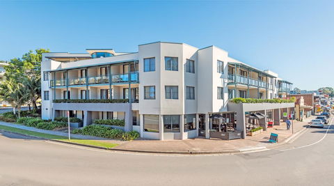 The Brighton Apartments - Accommodation Daintree 0