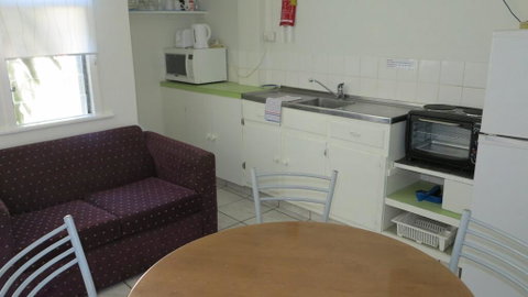 The Captain's Manor On Cook Unit 8 - Accommodation Daintree 3