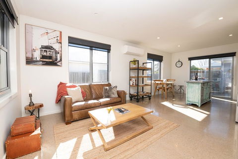 The Endsleigh -1 Bedroom Villa, Free Wifi, Near CBD - Accommodation Daintree 2