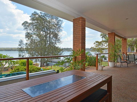 The House On The Lake @ Fishing Point, Lake Macquarie - Honestly Put The Line In And Catch Fish - Accommodation Daintree 0