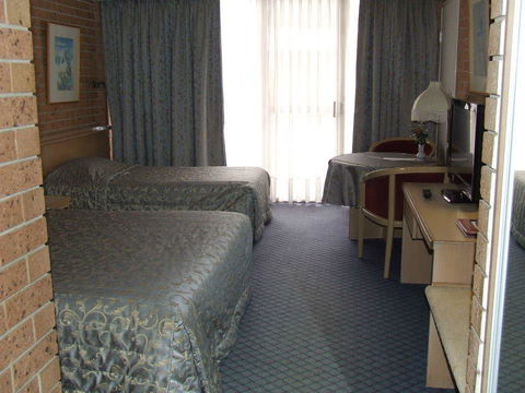 The John Hunter Motel - Accommodation Daintree 2