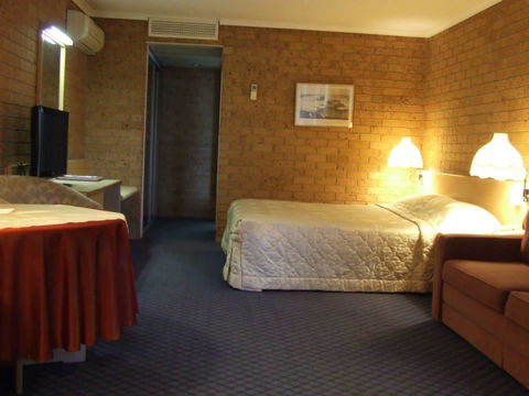 The John Hunter Motel - Accommodation Daintree 3