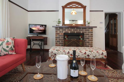 The Leura Mountain House - Accommodation Daintree 2