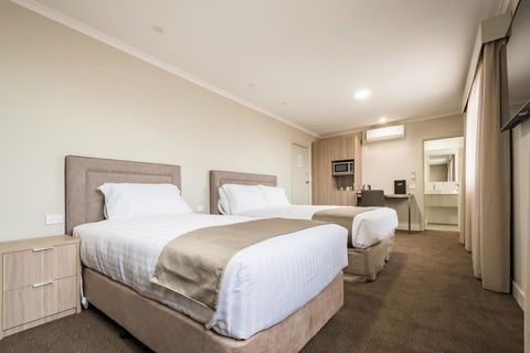 The Lighthouse Hotel - Accommodation Daintree 2
