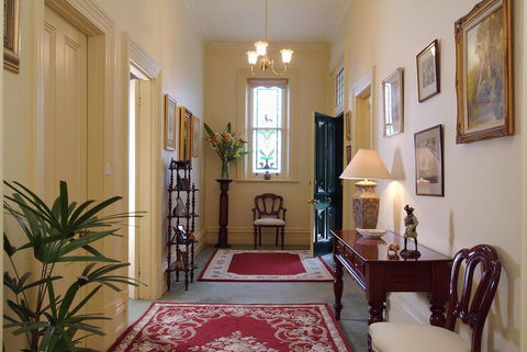 The Lodge Country House - Accommodation Daintree 2