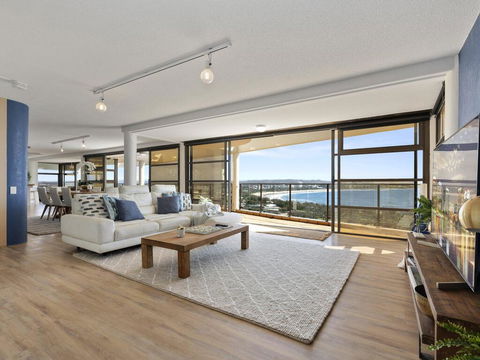 The Penthouse @ Point Cartwright - INSTANT HOTEL WINNER 2019 - Accommodation Daintree 0