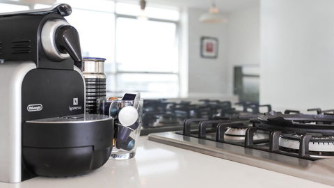 The Princess Of Bulimba - Executive 3BR Bulimba Apartment With Large Balcony Next To Oxford St - Accommodation Daintree 2