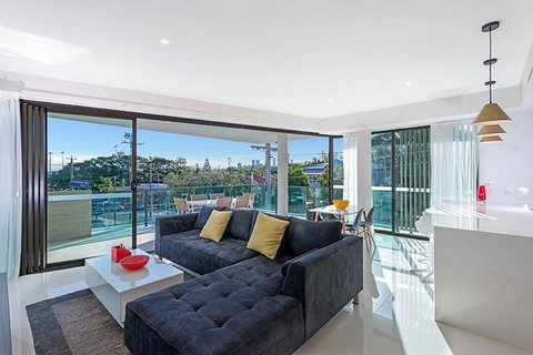 The Princess Of Bulimba - Executive 3BR Bulimba Apartment With Large Balcony Next To Oxford St - Accommodation Daintree 0