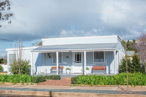 The Rested Guest 3 Bedroom Cottage West Wyalong - Accommodation Daintree 0