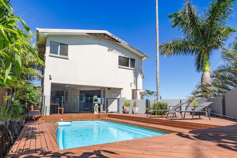 The Richmond Beach Villa - Accommodation Daintree 0