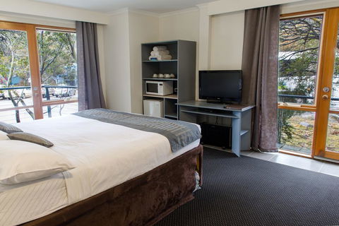The River Inn Thredbo - Accommodation Daintree 2