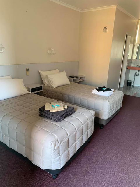 The Royal Motel - Accommodation Daintree 1