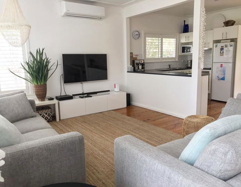 The Seaside Beachhouse Mollymook - Accommodation Daintree 2