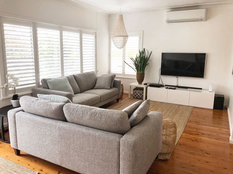 The Seaside Beachhouse Mollymook - Accommodation Daintree 0
