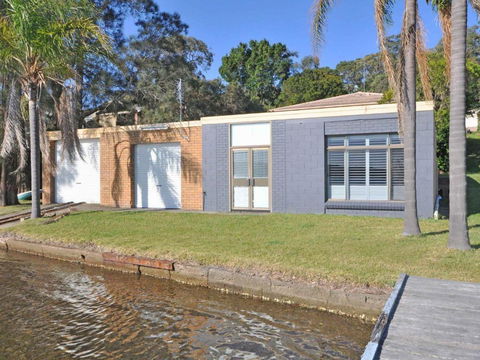 The Studio On The Lake @ Fishing Point, Lake Macquarie - Honestly Put The Line In And Catch Fish - Accommodation Daintree 1