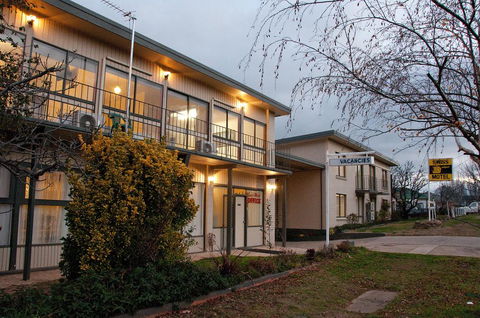 The Swiss Motel - Accommodation Daintree 0