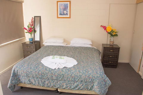 The Swiss Motel - Accommodation Daintree 2