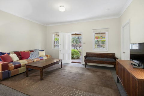 THE TEACHERS COTTAGE - Accommodation Daintree 0