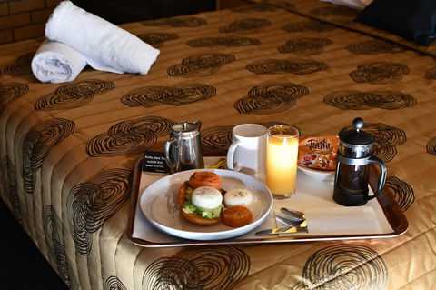The Town House Motor Inn - Accommodation Daintree 2