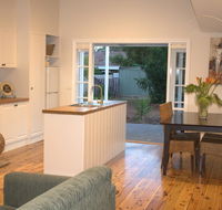 The Yellow Daisy - Accommodation Daintree