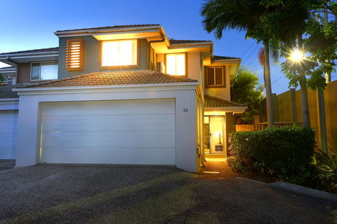 Theme Park HolidayTownhouse - Accommodation Daintree 0