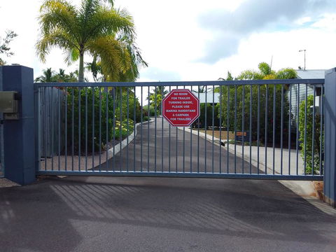 Tin Can Bay Marina Villas - Accommodation Daintree 3