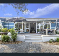 Toot Toot  50s Classic Beach House with Bungalow - Accommodation Daintree