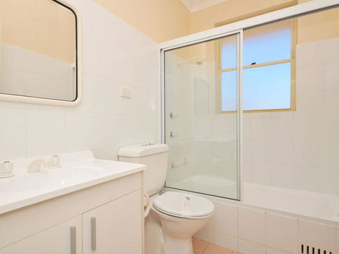 Toowoon Beach View 3br Villa 4 Just Steps To Beach With Views - Accommodation Daintree 3
