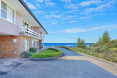 Toowoon Bay Beachside Unit, Unit 4 - Accommodation Daintree 0