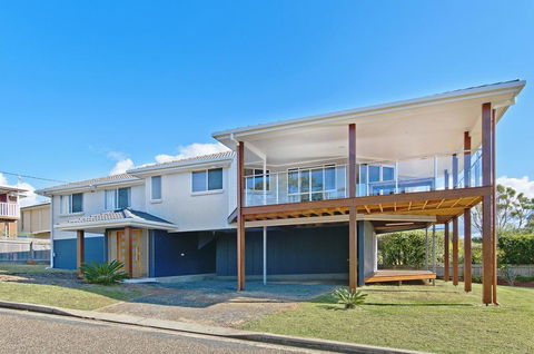TOPVIEWS - 15Second Av BH - Accommodation Daintree 0