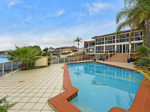 Toukley Waterfront House - Accommodation Daintree 2