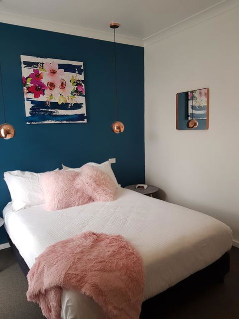 Town House Motor Inn Young - Accommodation Daintree 0