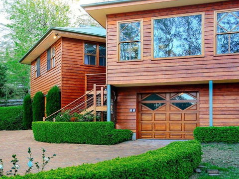 Treetops - Elegant, Inviting, Designer, Cedar Home - Accommodation Daintree 2