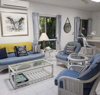 Trinity Beach POOLSIDE Apartment - Accommodation Daintree