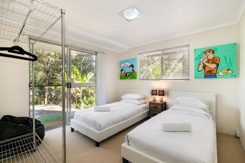 Tropical Townhouse With Two Courtyards And Pool - Accommodation Daintree 2