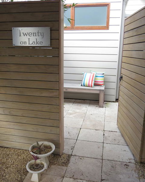 Twenty On Lake - Accommodation Daintree 3