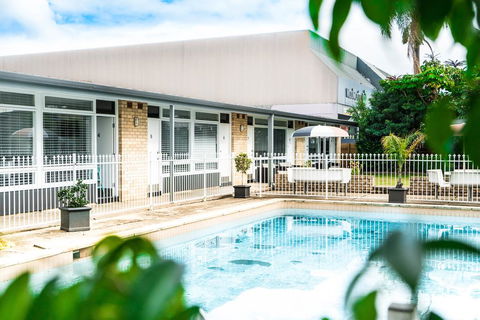 Twin Willows Hotel - Accommodation Daintree 0