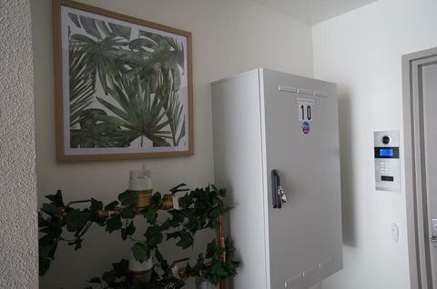 U101 Brunswick Living Brand New Deluxe Balcony Apartment Close To Airport And CBD - Accommodation Daintree 3