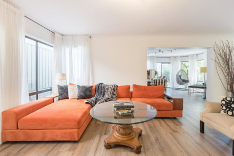 ULTRA SPACIOUS STYLISH HOME IN PRESTONS - SYDNEY - Accommodation Daintree 0