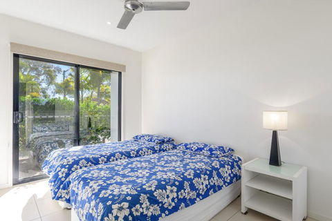 Unit 5 Rainbow Surf - Modern, Double Storey Townhouse With Large Shared Pool, Close To Beach And Shop - Accommodation Daintree 3