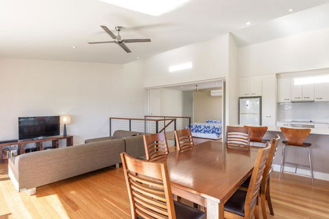 Unit 5 Rainbow Surf - Modern, Double Storey Townhouse With Large Shared Pool, Close To Beach And Shop - Accommodation Daintree 0