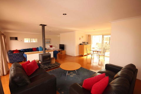 Verona Vineyard Cottage - Accommodation Daintree 3